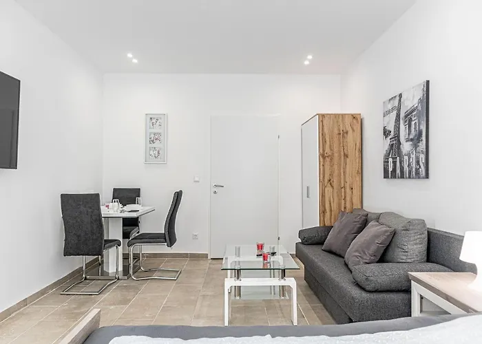 Lovely Near U1 Reumannplatz - 9 Min From Center Apartment